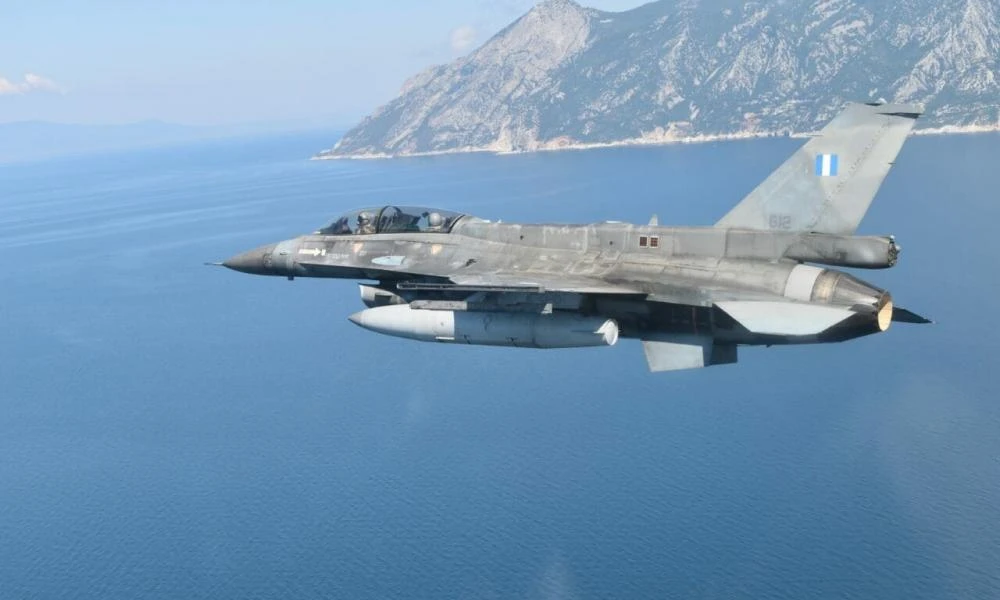 Πτώση F-16: Το μαχητικό εκπέμπει ακόμα σήμα - Θα επιχειρήσει βαθυσκάφος της ΠΑ